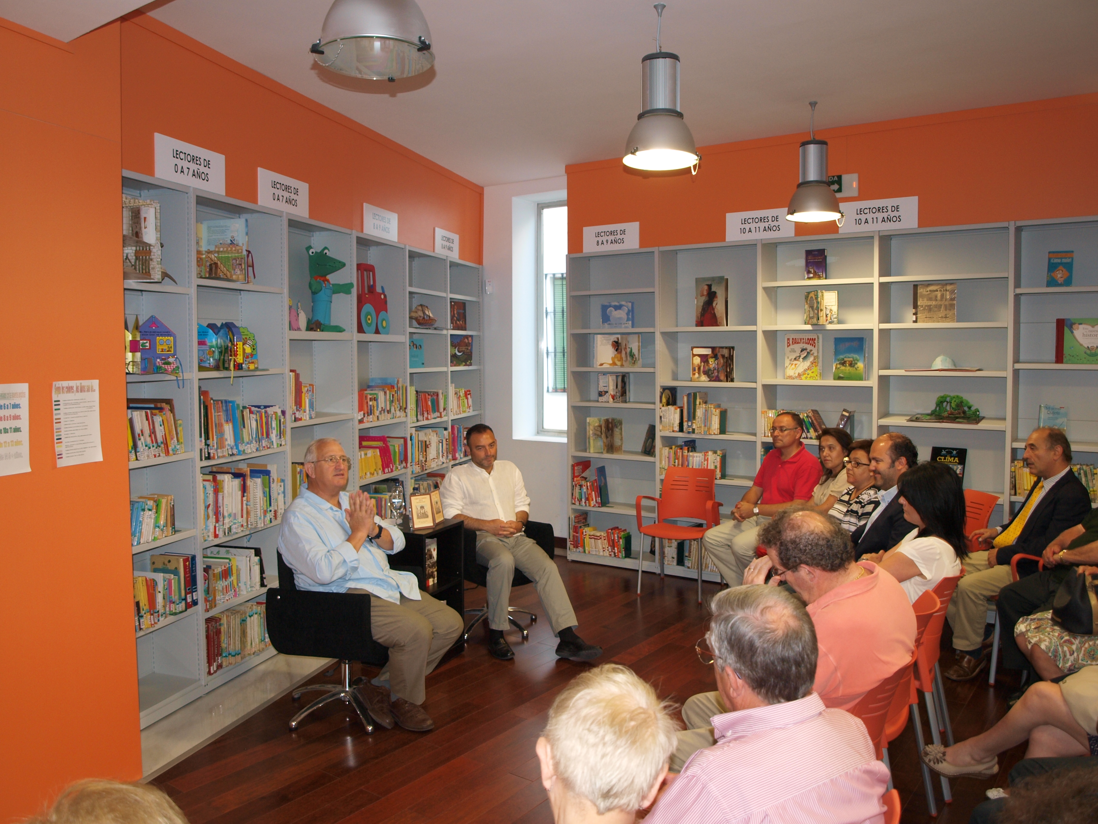 Sánchez Adalid presentó su novela Alcazaba rodeado de sus lectores
